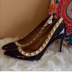 Black stiletto pumps size 9.5
